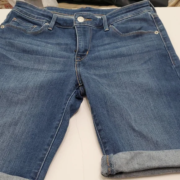 Levi Shorts size 28 - Picture 2 of 11